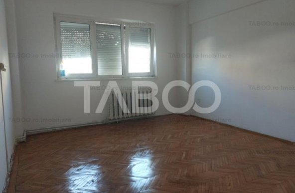 Apartament 65 mp 3 camere decomandate 2 bai pivnita zona Siretului