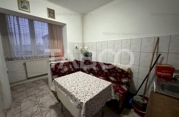 Apartament 2 camere 50 mpu 2 balcone beci etaj 3 Zona Castanului