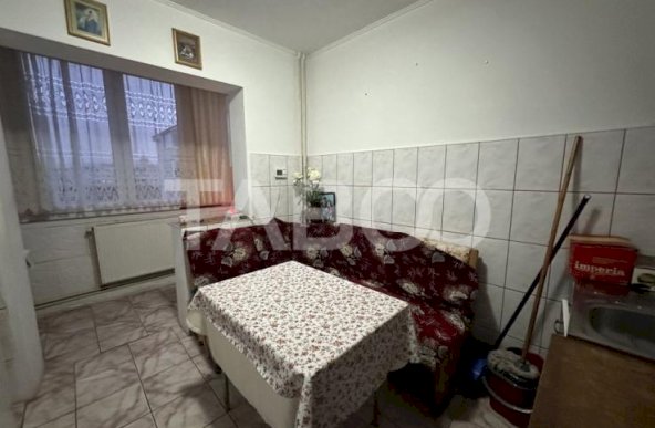 Apartament 2 camere 50 mpu 2 balcone beci etaj 3 Zona Castanului