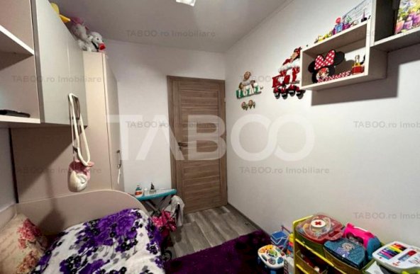 Te muti direct - apartament 3 camere decomandat 57 mpu balcon pivnita