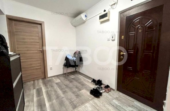 Te muti direct - apartament 3 camere decomandat 57 mpu balcon pivnita