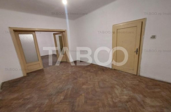 Apartament de vanzare 3 camere decomandate 78 mpu pivnita Trei Stejari