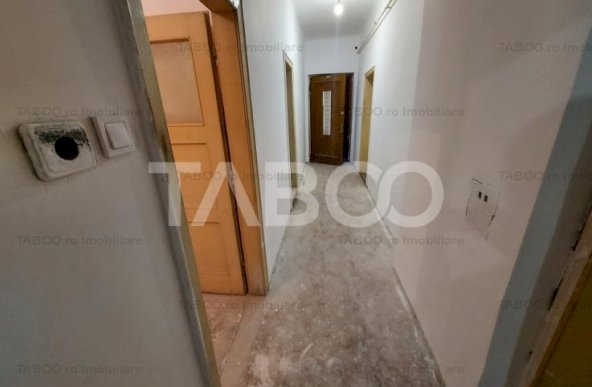 Apartament de vanzare 3 camere decomandate 78 mpu pivnita Trei Stejari