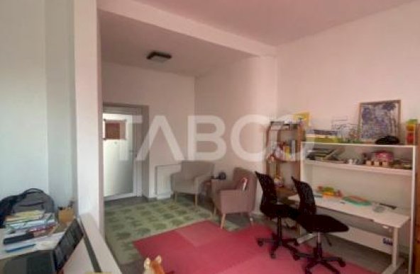 Spatiu de inchiriat pretabil birou 2 camere 37 mp Centru Alba Iulia