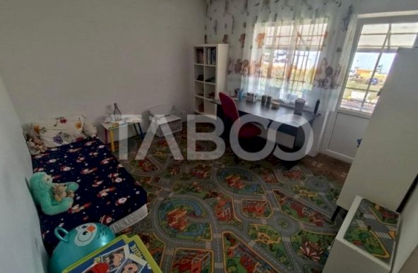 Casa tip insiruita de vanzare 147 mp cu garaj si curte in Sura Mare 