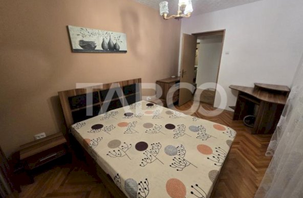 Apartament decomandat de vanzare cu 2 camere balcon boxa Vasile Aaron