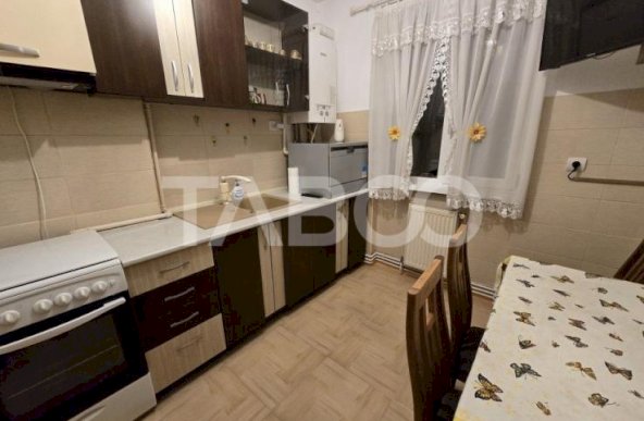 Apartament decomandat de vanzare cu 2 camere balcon boxa Vasile Aaron