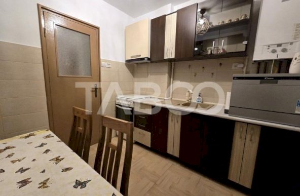 Apartament decomandat de vanzare cu 2 camere balcon boxa Vasile Aaron