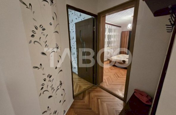 Apartament decomandat de vanzare cu 2 camere balcon boxa Vasile Aaron