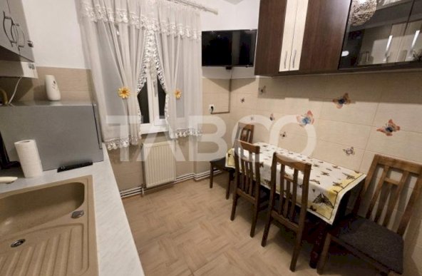 Apartament decomandat de vanzare cu 2 camere balcon boxa Vasile Aaron