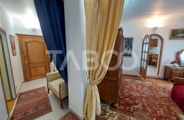 Apartament de vanzare 3 camere 77 mpu pivnita anexa Centru Istoric