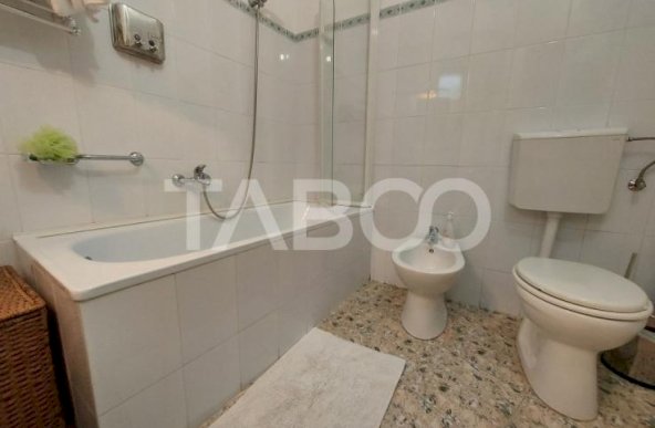 Apartament de vanzare 3 camere 77 mpu pivnita anexa Centru Istoric