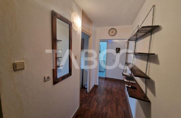 Apartament la intrare in Petrosani cu 2 camere decomandate si balcon 