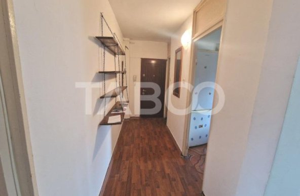 Apartament la intrare in Petrosani cu 2 camere decomandate si balcon 