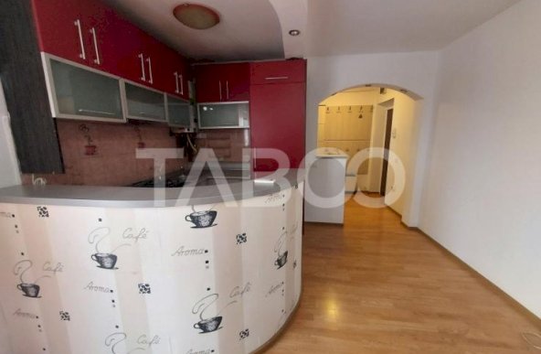 Apartament de vanzare 4 camere decomandate 2 bai zona Mihai Viteazu