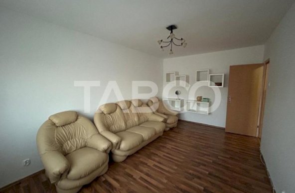 Apartament spatios cu 3 camere si 2 bai in Vasile Aaron