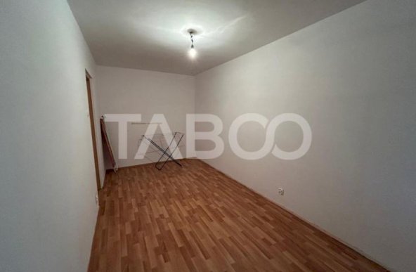 Apartament spatios cu 3 camere si 2 bai in Vasile Aaron