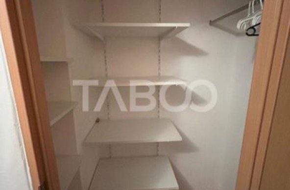 Apartament spatios cu 3 camere si 2 bai in Vasile Aaron