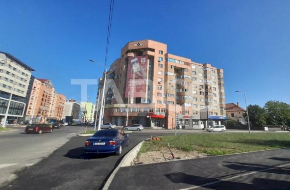 Apartament cu 3 camere modern renovat etajul 1 Centrul de Afaceri