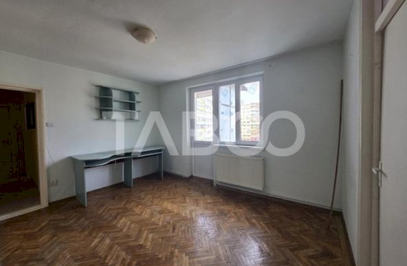 Apartament 2 camere de vanzare nedecomandat 37 mp zona Mihai Viteazu