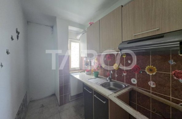 Apartament 2 camere de vanzare nedecomandat 37 mp zona Mihai Viteazu