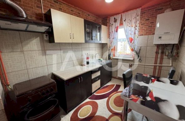 Apartament renovat complet 3 camere balcon etaj 3 Rahovei Sibiu