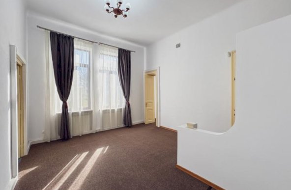 Apartament 4 camere, spațiul de activitate al firmei TALE de langa Parcul Ioanid