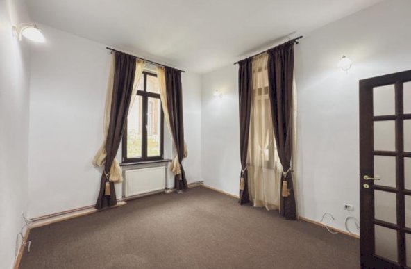 Apartament 5 camere, spațiul de activitate al firmei TALE de langa Parcul Ioanid