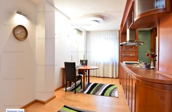 MAMULARI - Unirii, apartament 4 camere, transformat in 2 camere LUX