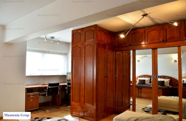MAMULARI - Unirii, apartament 4 camere, transformat in 2 camere LUX