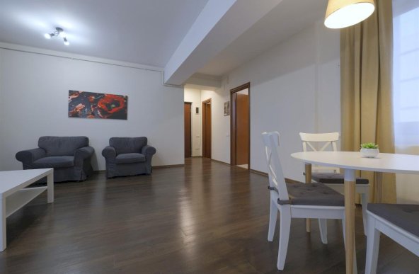 PIATA ALBA IULIA (adiacent), apartament 2 camere 79 mp. - Lux in bloc 2010