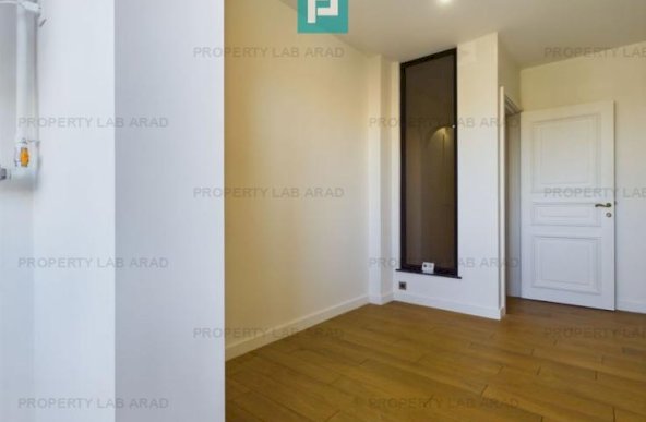 Apartament 3 camere, renovat impecabil, Aradul Nou