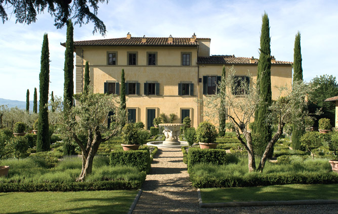  O vila din Toscana detinuta de Sting a fost renovata de mafie