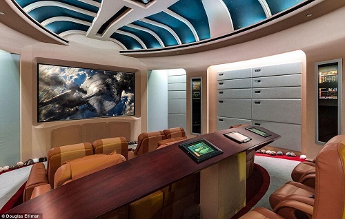 Un milionar din Miami vinde o casa cu o camera-replica a navei spatiale din Star Trek