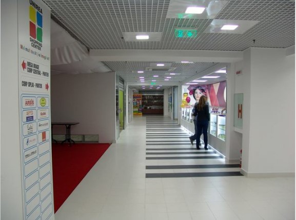 Unirea Shopping Center deschide galeria din pasajul catre metrou, dar actiunile scad