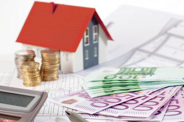 Efervescenţa pieţei imobiliare din primul semestru nu scumpeşte proprietăţile