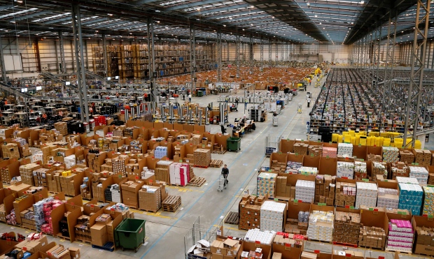 Ce pregăteşte Amazon în Bucureşti: Gigantul american a închiriat 13.500 mp de birouri în clădirile lui Papalekas din Pipera